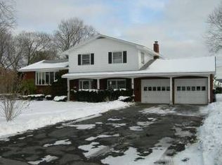 9 Cornell Dr, Menands, NY 12204