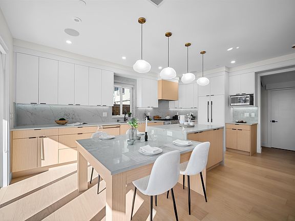 4th image of 3576 E Pender St #2