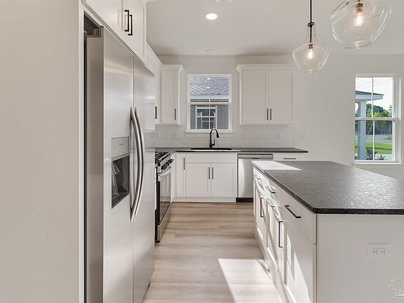 2nd image of 2116 W De Soto St