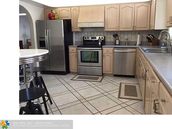 4th image of 2501 NE 55th St