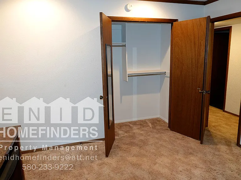 2117 Camelot Dr — Photo 15