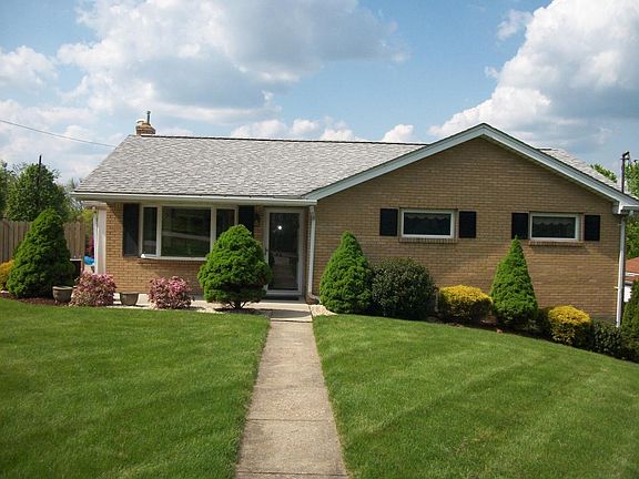 Cut front yard in a neighborhood