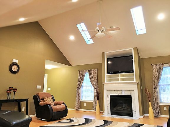 4th image of 2609 Pebblebrook Dr