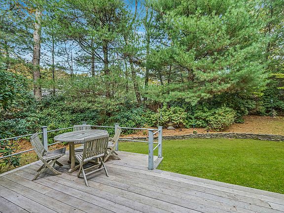 2nd image of 33 Montauk Blvd