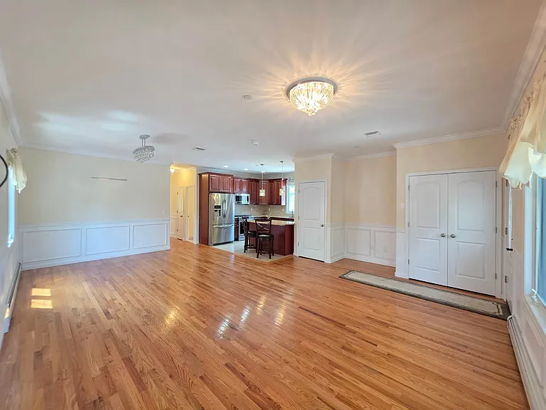 16 Allen Pl #1 — Photo 3
