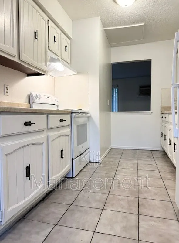 2 bed, 1.0 bath, 650 sqft, $795 — Photo 1
