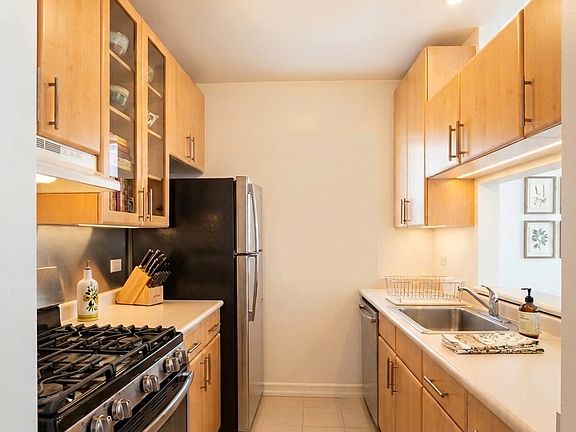 3rd image of 70 Battery Pl APT 507