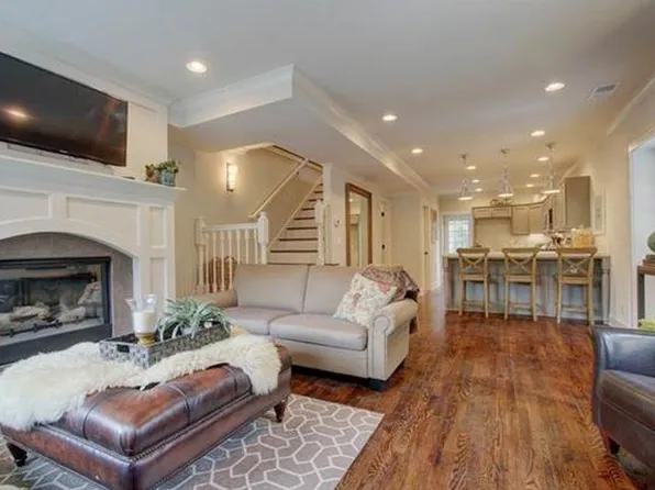4617 Bell St, Kansas City, MO 64112