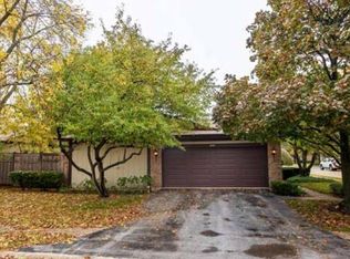 1451 Estate Ln, Glenview, IL