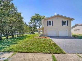 310 Crest Dr, Cary, IL 60013