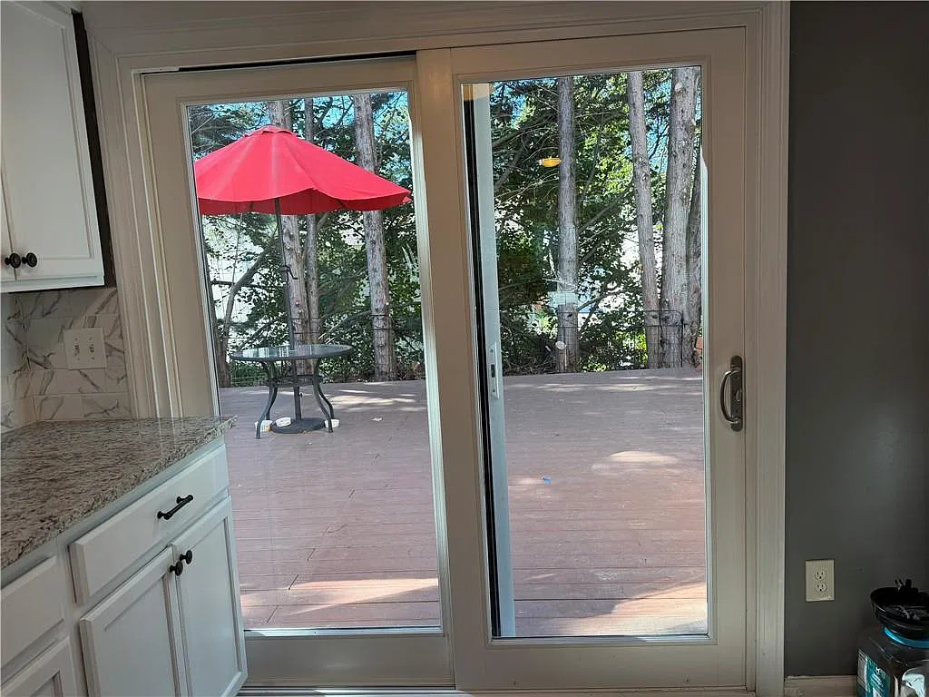 4 bed, 3.0 bath, 1413 sqft, $2,300 — Photo 3