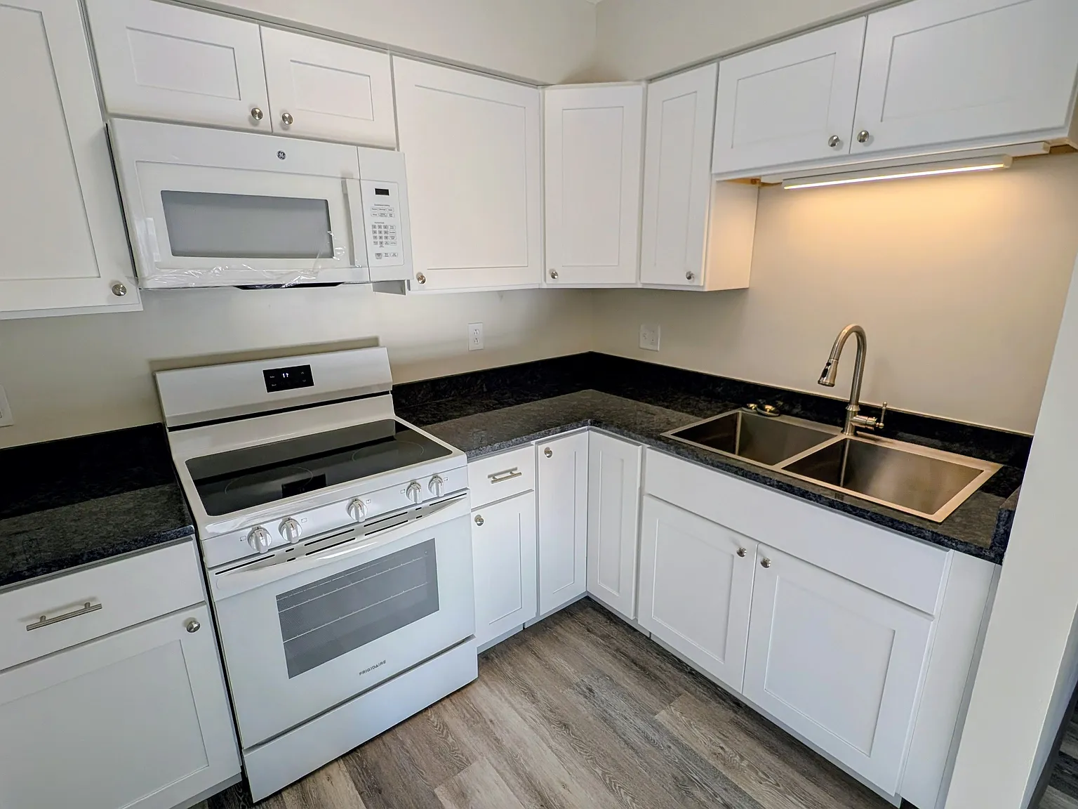 2 bed, 950 sqft, $1,250 — Photo 2