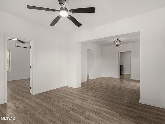 4th image of 116 W 30th St