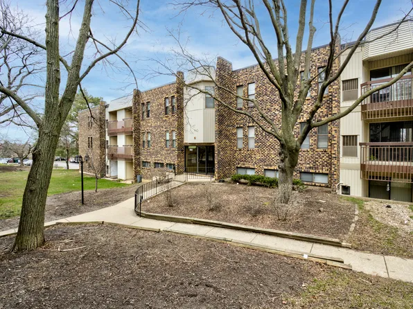 2275 Country Club Dr APT 24, Woodridge, IL 60517