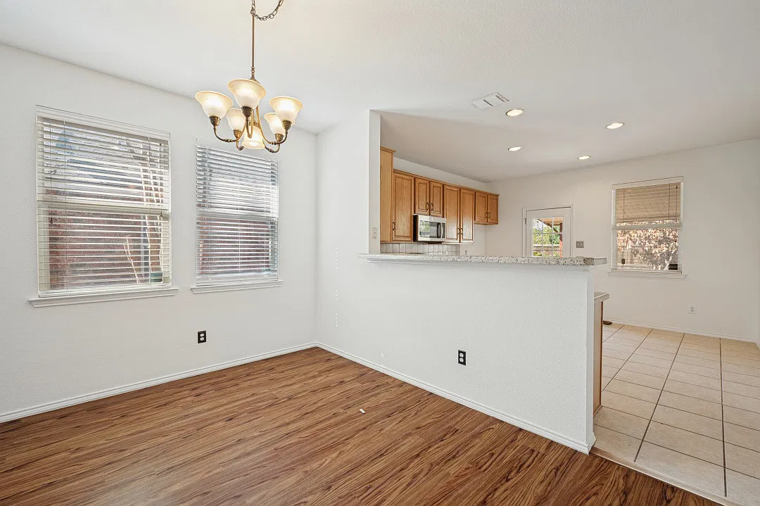 3 bed, 1781 sqft, $2,300 — Photo 2