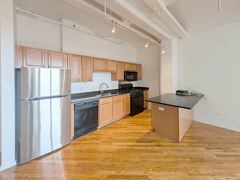 500 S Clinton St #513 — Photo 3