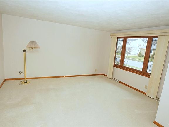 4th image of 245 Abbington Ave