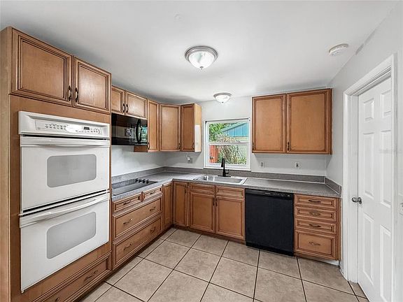 3rd image of 602 18TH STREET