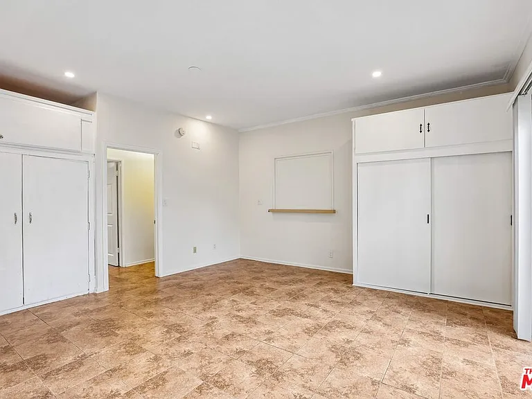 6727 1/2 Orion Ave — Photo 10