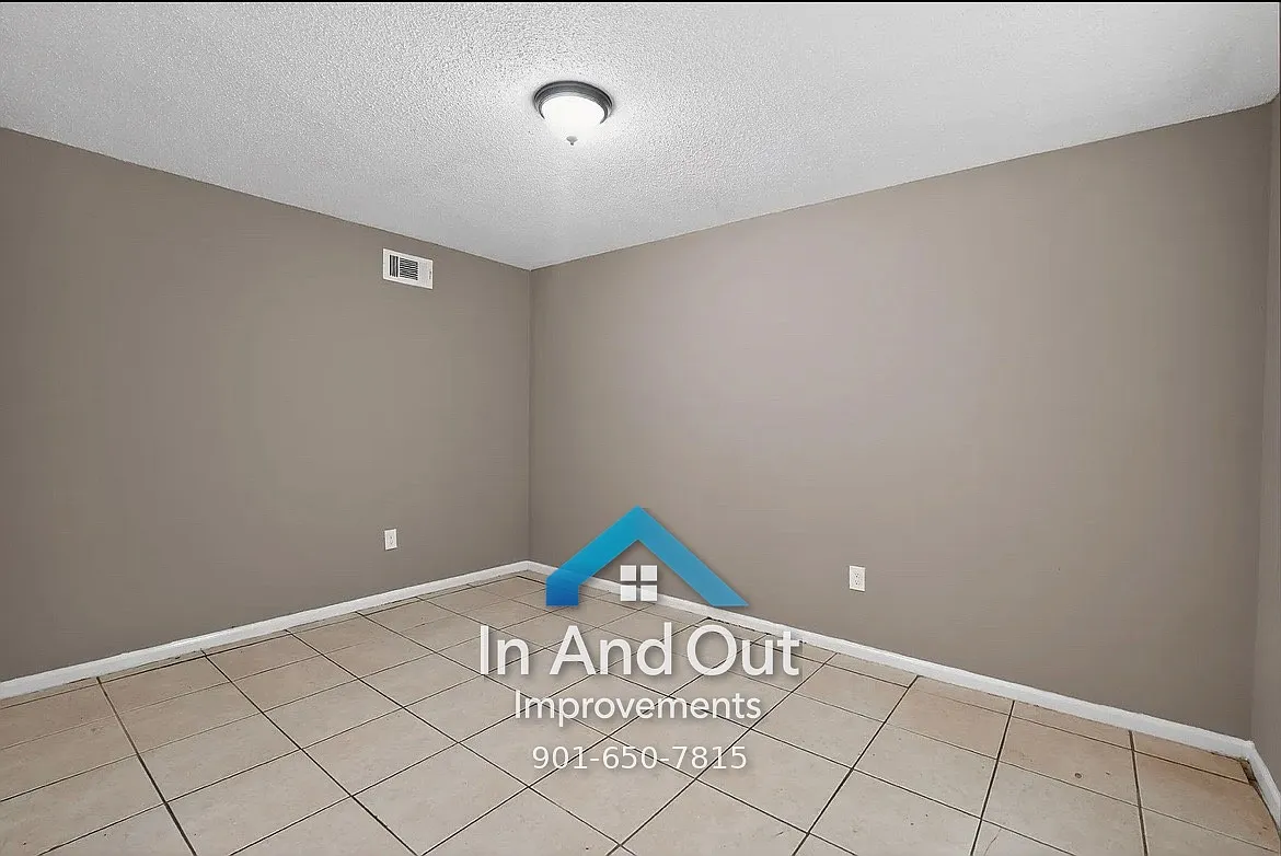 3 bed, 984 sqft, $950 — Photo 3