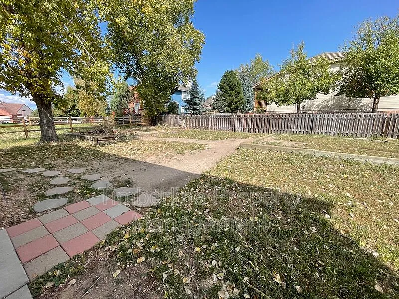 4 bed, 3.0 bath, 2058 sqft, $2,600 — Photo 2