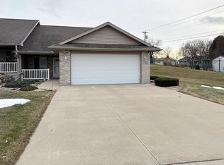 713 Hillcrest Ct, Beaver Dam, WI 53916