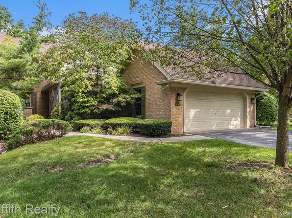 4563 Golf View Dr, Brighton, MI 48116