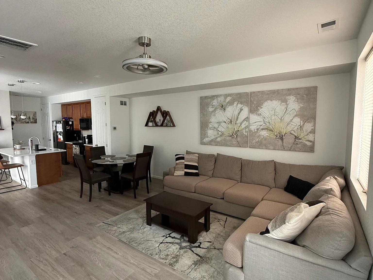3 bed, 2.5 bath, 1300 sqft, $2,700 — Photo 4