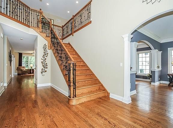 3rd image of 204 E Clarendon St