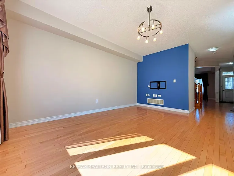 7 Hyacinth St — Photo 9