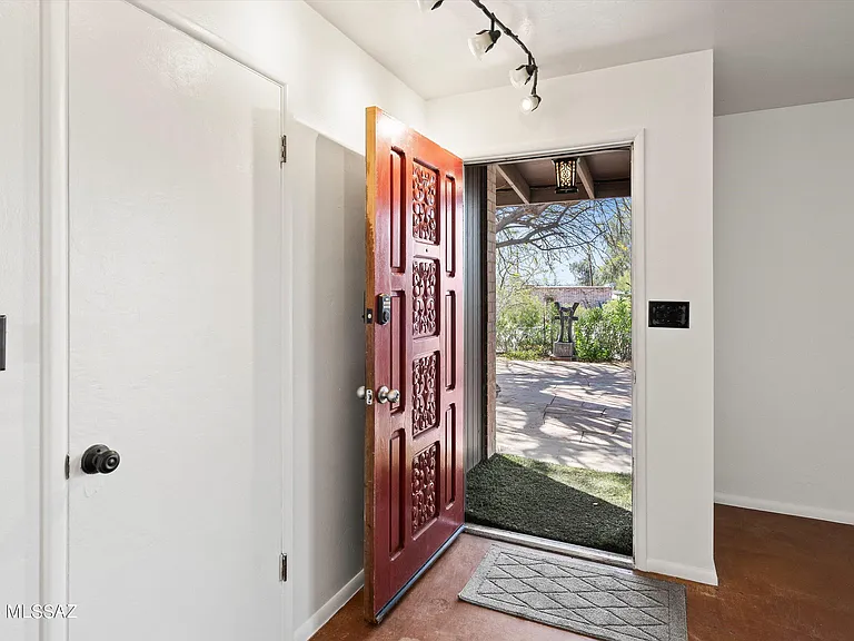 8801 E Buckboard Rd — Photo 2