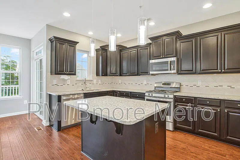 Building Photo - 741 Millhouse Dr