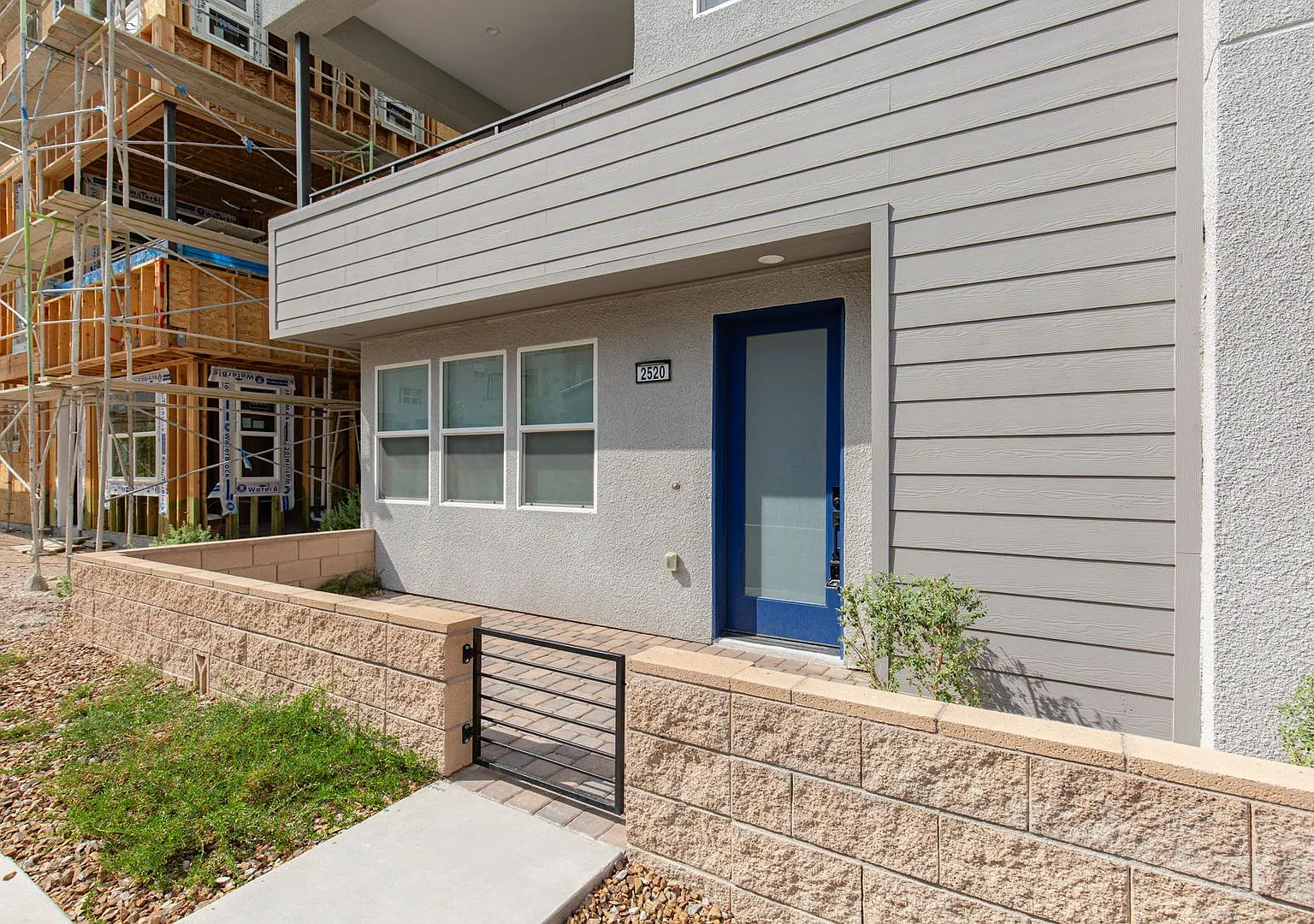 4 bedroom Upscale Townhome — Photo 3