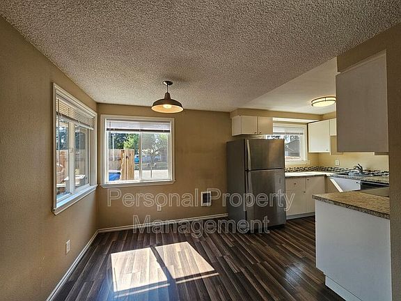 3rd image of 14016 NE 9th St
