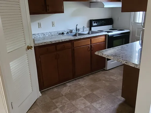 624 W Davis St, Burlington, NC 27215