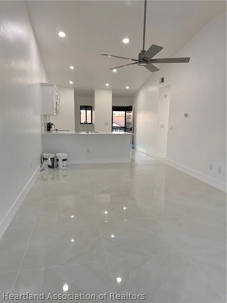 2 bed, 2.0 bath, 1003 sqft, $1,300 — Photo 2