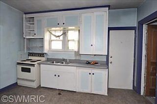 3rd image of 823 Elmwood St