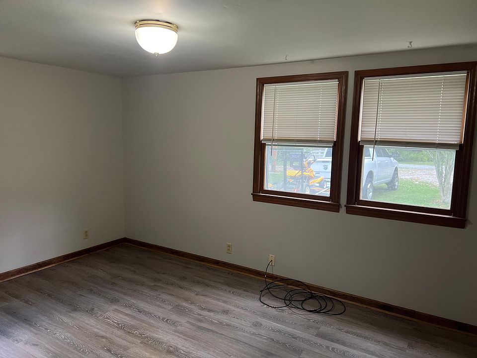 2nd image of 4555 Lenn Rd
