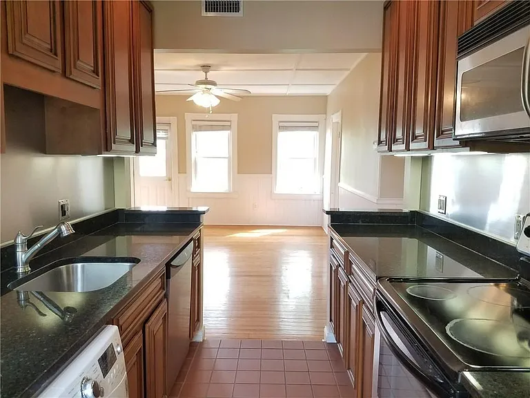 3 Bay View Ave #6 — Photo 15