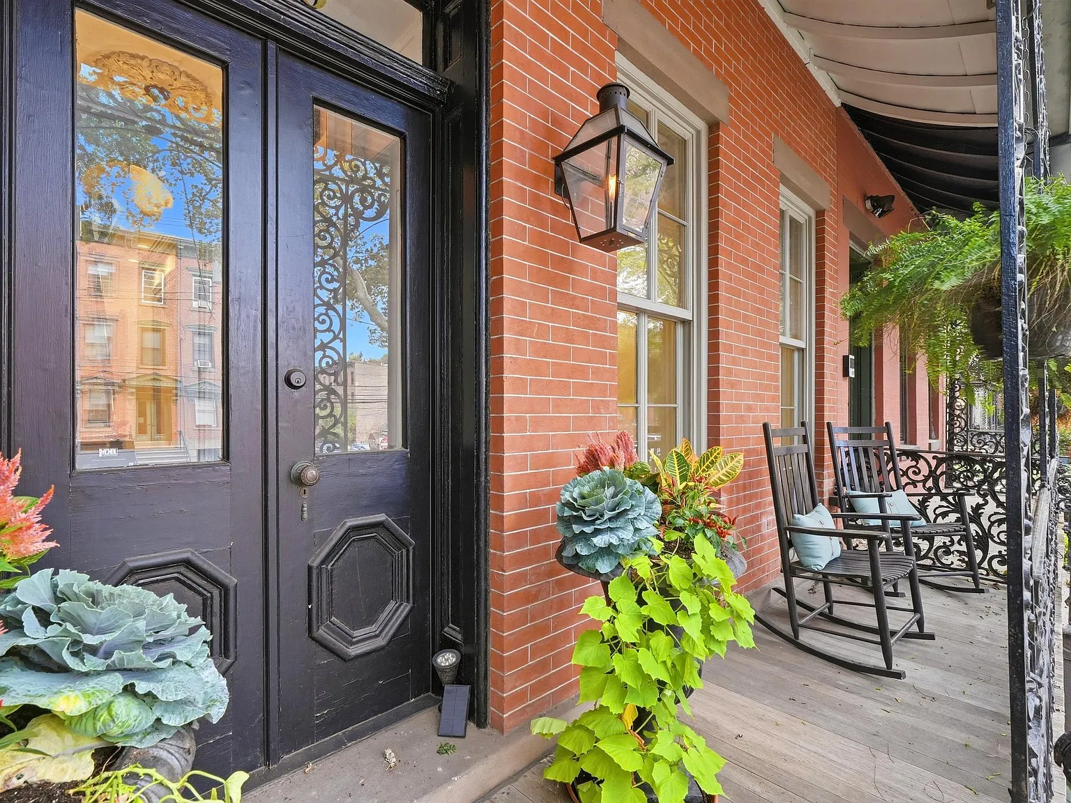 4 bed, 2.5 bath, 2400 sqft, $15,000 — Photo 3