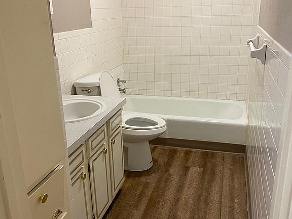 upstairs full bath