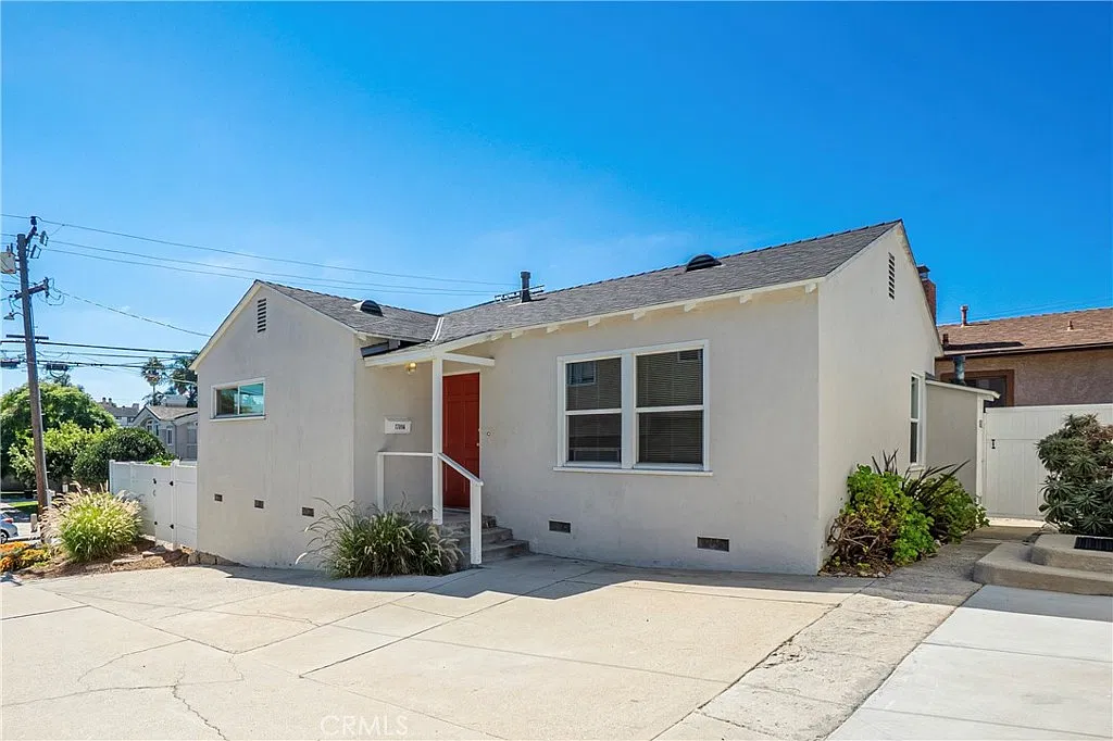 2 bed, 890 sqft, $3,400 — Photo 1