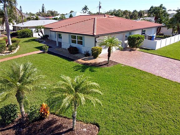 2nd image of 431 Villas Dr