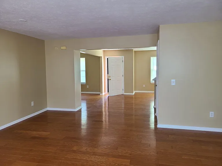 6814 Flick Dr — Photo 9