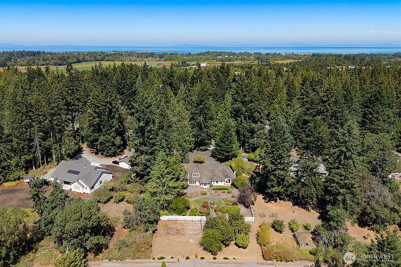3rd image of 92 Forest Ridge Drive