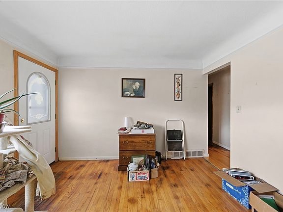 4th image of 15908 Ashland Dr