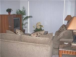 WH3C7675CS-303-living-area1