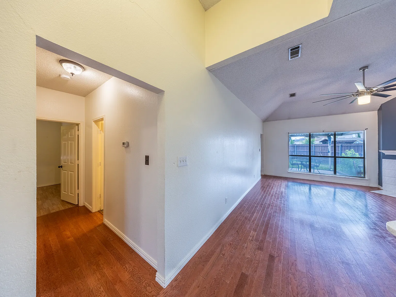 3 bed, 1430 sqft, $2,100 — Photo 2