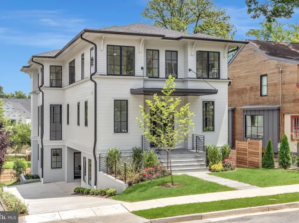 135 N Edgewood St, Arlington, VA 22201