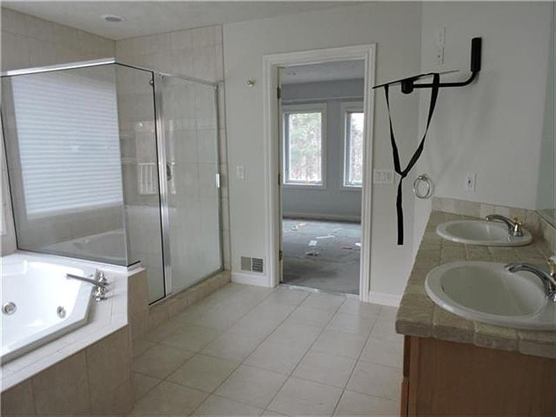 2nd image of 52 Tweed Ln